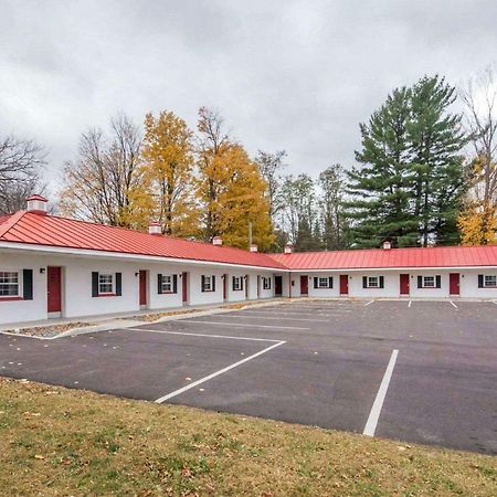 Econo Lodge Saint Albans Exteriér fotografie