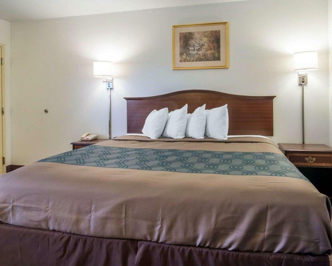 Econo Lodge Saint Albans Exteriér fotografie