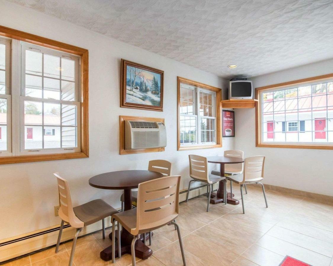 Econo Lodge Saint Albans Exteriér fotografie